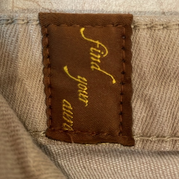 Aura by wrangler cotton khaki jeans 5 pocket size 12 regular. Regular rise. - Picture 8 of 13
